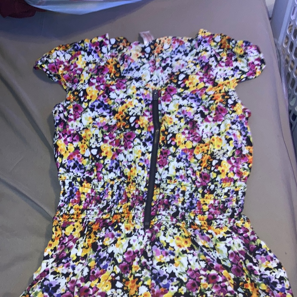 Floral dress. Size M(7-9). Brand is no boundaries.